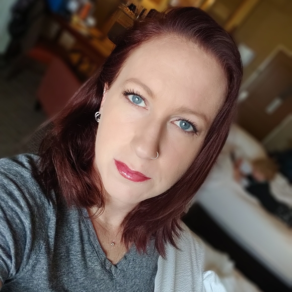 Meet your Posher, Courtney - Picture 2 of 2